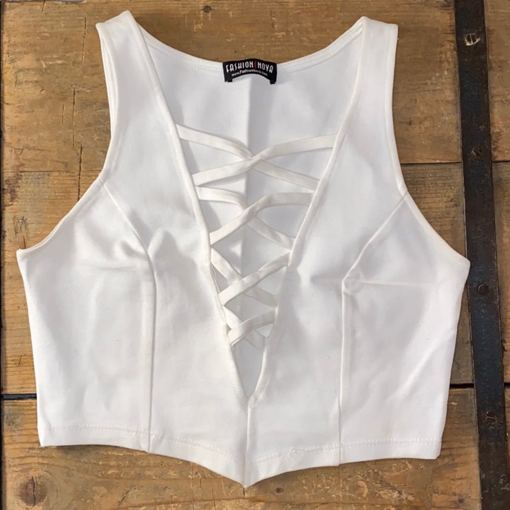 Medium white crop shirt